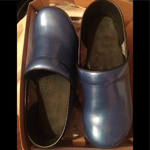 Navy blue clogs